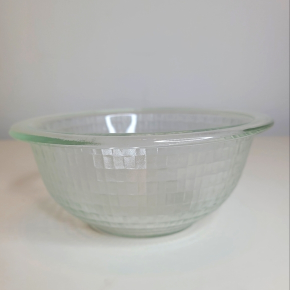 Vintage Pyrex Basket Weave Clear Mixing Bowl 1 Quart - Picture 1 of 8
